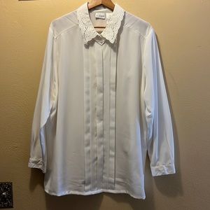 Vintage 80’s collared blouse with Pearl accent, white, Sz 16W
